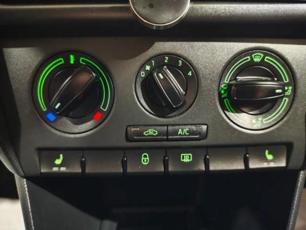 Skoda Rapid I с пробегом 2014 года, цена 1 059 000 рублей, 104000 км, седан, Автокод Объявления