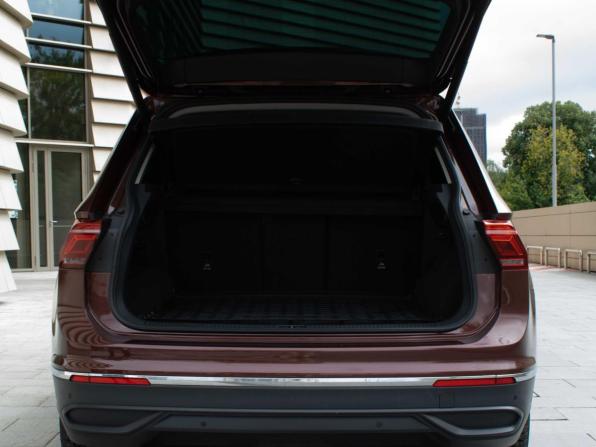 Volkswagen Tiguan II Рестайлинг с пробегом 2021 года, цена 2 850 000 рублей, 93000 км, внедорожник, Автокод Объявления