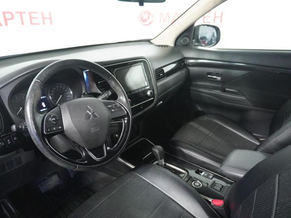 Mitsubishi Outlander III Рестайлинг 3 с пробегом 2022 года, цена 2 692 000 рублей, 101058 км, внедорожник, Автокод Объявления