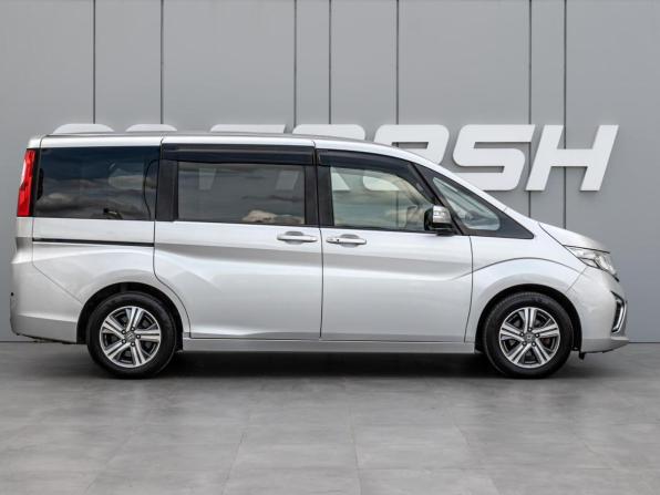 Honda Stepwgn V с пробегом 2016 года, цена 1 820 000 рублей, 112304 км, минивэн, Автокод Объявления