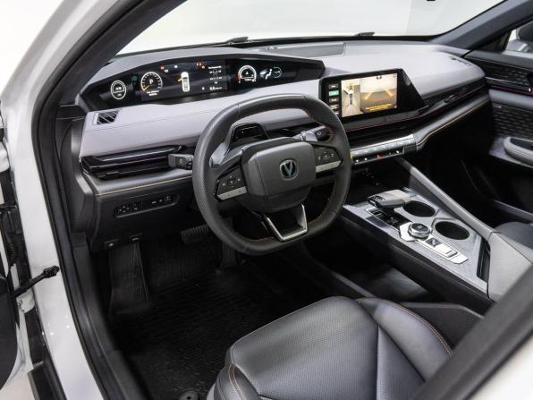 Changan UNI-V I с пробегом 2023 года, цена 2 499 000 рублей, 27844 км, лифтбек, Автокод Объявления