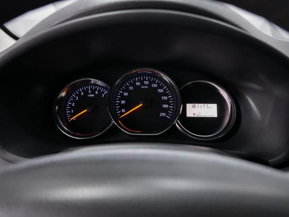 Renault Sandero II с пробегом 2015 года, цена 696 000 рублей, 181100 км, хэтчбек, Автокод Объявления