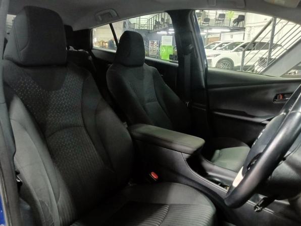 Toyota Prius IV (XW50) с пробегом 2018 года, цена 1 345 000 рублей, 265393 км, лифтбек, Автокод Объявления