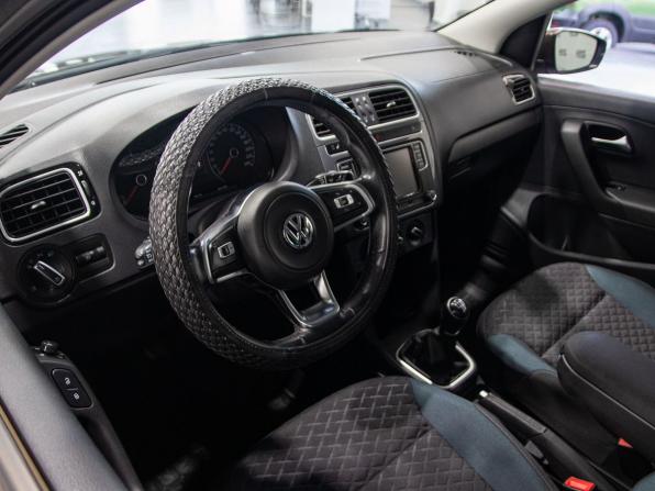 Volkswagen Polo V Рестайлинг с пробегом 2019 года, цена 1 238 000 рублей, 100200 км, седан, Автокод Объявления
