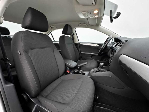 Volkswagen Jetta VI Рестайлинг с пробегом 2018 года, цена 1 640 000 рублей, 46993 км, седан, Автокод Объявления