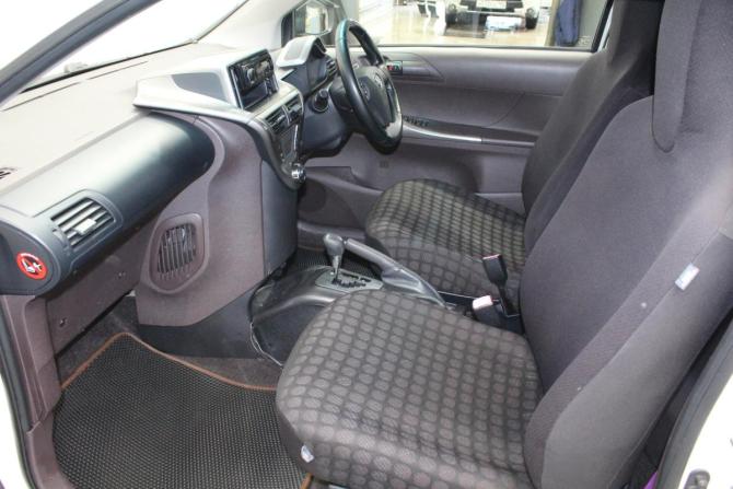Toyota iQ с пробегом 2009 года, цена 599 000 рублей, 114603 км, хэтчбек, Автокод Объявления