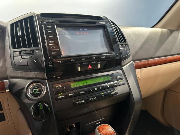 Toyota Land Cruiser 200 Series Рестайлинг 1 с пробегом 2013 года, цена 3 180 000 рублей, 224493 км, внедорожник, Автокод Объявления