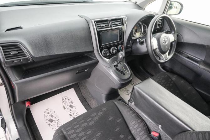 Toyota Ractis II с пробегом 2015 года, цена 859 000 рублей, 205000 км, хэтчбек, Автокод Объявления