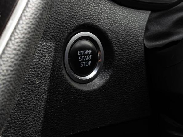 Toyota Corolla XII (E210) с пробегом 2018 года, цена 1 399 000 рублей, 133395 км, хэтчбек, Автокод Объявления