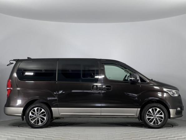 Hyundai Grand Starex I Рестайлинг 2 с пробегом 2018 года, цена 3 030 000 рублей, 127000 км, минивэн, Автокод Объявления