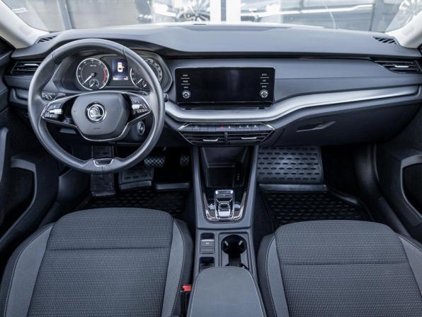 Skoda Octavia IV (A8) с пробегом 2021 года, цена 2 427 400 рублей, 80650 км, лифтбек, Автокод Объявления