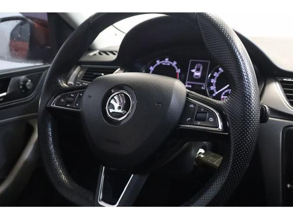 Skoda Rapid I Рестайлинг с пробегом 2017 года, цена 1 199 000 рублей, 94900 км, лифтбек, Автокод Объявления