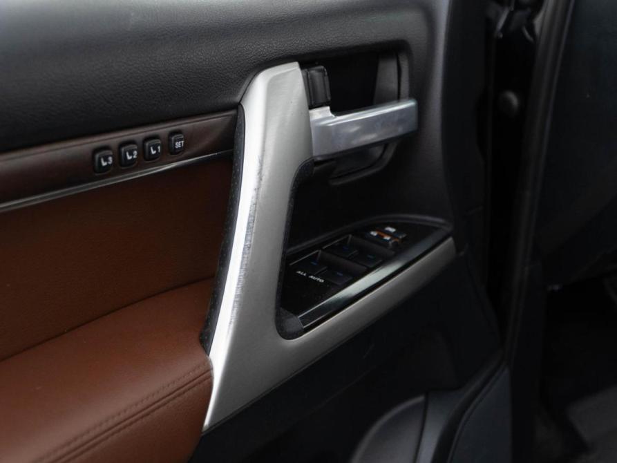 Toyota Land Cruiser 200 Series Рестайлинг 2 Москва  - изображение 20