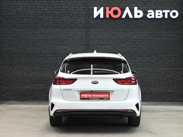 Kia Ceed III с пробегом 2021 года, цена 2 180 000 рублей, 44110 км, универсал, Автокод Объявления