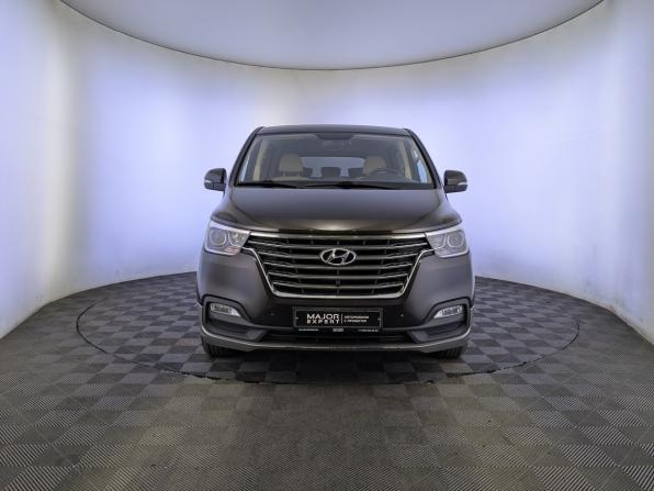 Hyundai H-1 II Рестайлинг 2 с пробегом 2018 года, цена 3 030 000 рублей, 97930 км, минивэн, Автокод Объявления