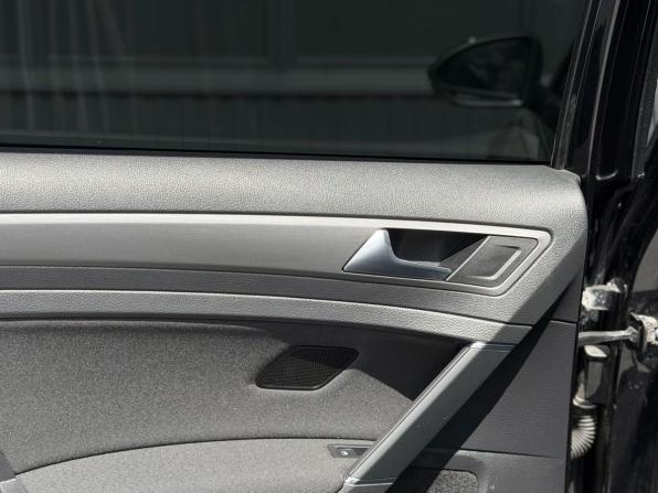 Volkswagen Golf VII с пробегом 2013 года, цена 1 390 000 рублей, 140080 км, хэтчбек, Автокод Объявления