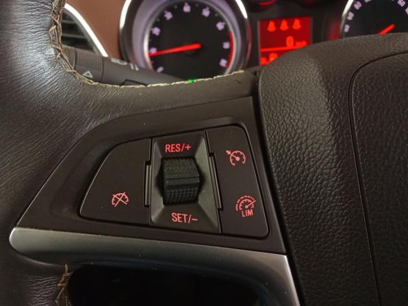 Opel Mokka I с пробегом 2013 года, цена 1 335 000 рублей, 48525 км, внедорожник, Автокод Объявления
