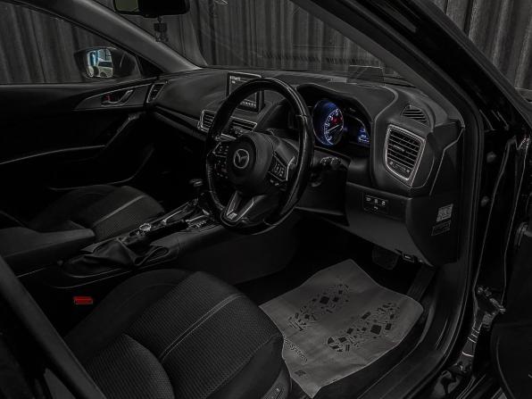 Mazda Axela III Рестайлинг с пробегом 2017 года, цена 1 380 000 рублей, 87000 км, хэтчбек, Автокод Объявления
