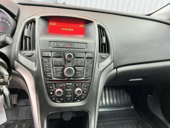 Opel Astra J Рестайлинг с пробегом 2012 года, цена 590 000 рублей, 304265 км, седан, Автокод Объявления