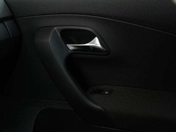 Volkswagen Polo V Рестайлинг с пробегом 2015 года, цена 1 229 000 рублей, 77236 км, седан, Автокод Объявления