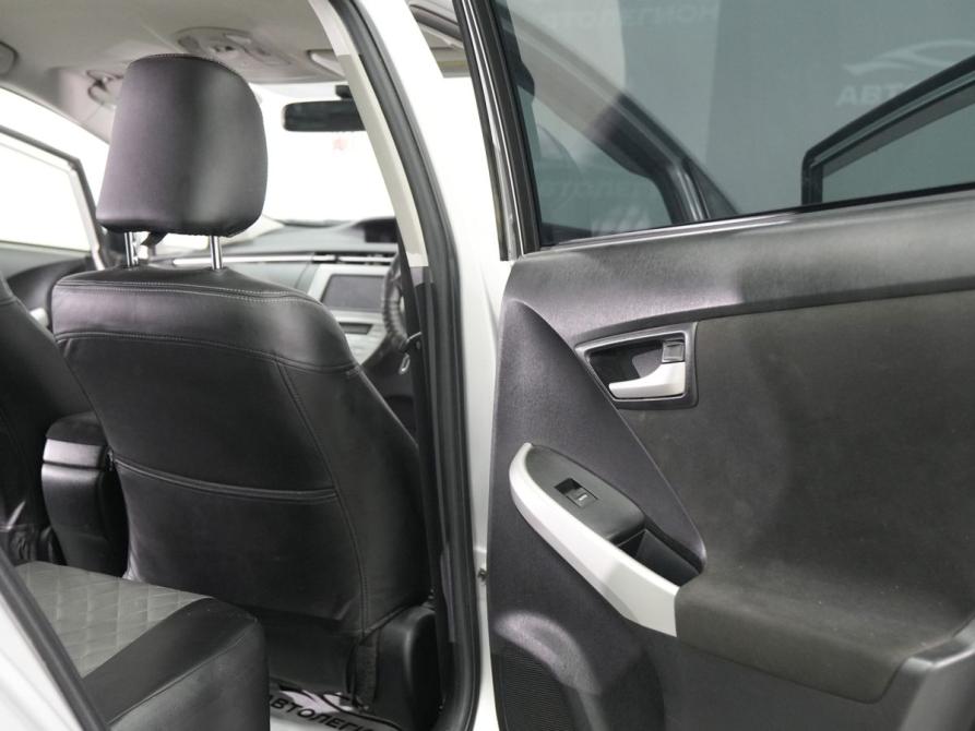 Toyota Prius III Рестайлинг (XW30) Новосибирск  - изображение 11