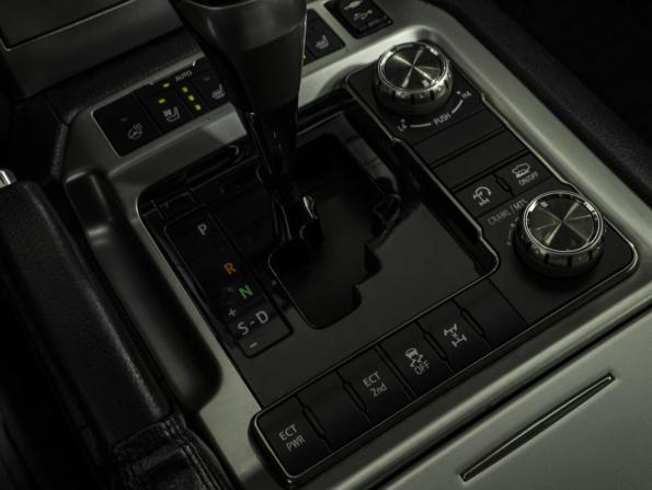 Toyota Land Cruiser 200 Series Рестайлинг 2 с пробегом 2015 года, цена 4 799 000 рублей, 250306 км, внедорожник, Автокод Объявления