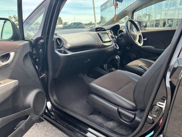 Honda Fit II с пробегом 2013 года, цена 820 000 рублей, 78657 км, хэтчбек, Автокод Объявления