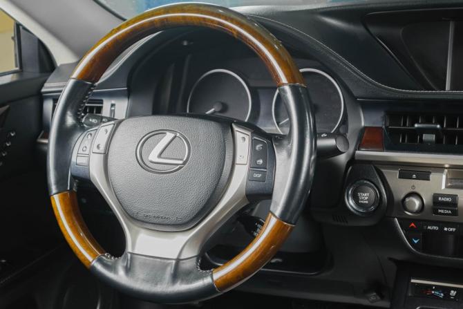 Lexus ES VI с пробегом 2012 года, цена 2 149 000 рублей, 302000 км, седан, Автокод Объявления