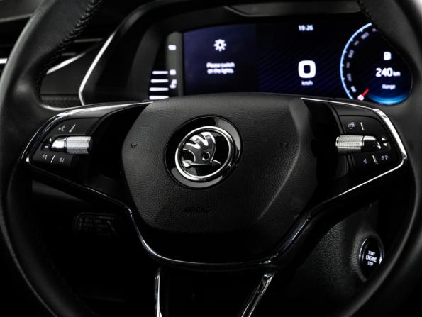 Skoda Octavia IV (A8) с пробегом 2021 года, цена 2 649 000 рублей, 62689 км, лифтбек, Автокод Объявления
