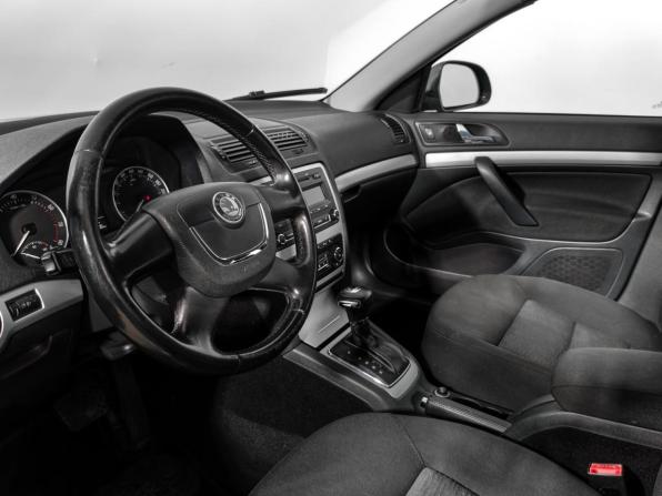 Skoda Octavia II (A5) Рестайлинг с пробегом 2011 года, цена 749 000 рублей, 80700 км, лифтбек, Автокод Объявления