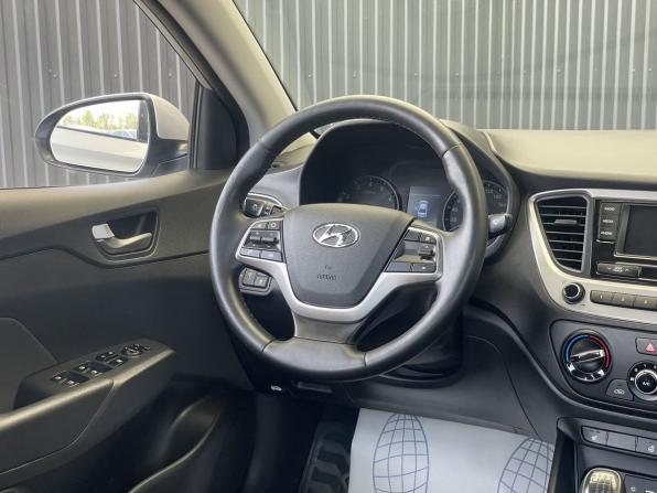 Hyundai Solaris II с пробегом 2017 года, цена 1 297 000 рублей, 94388 км, седан, Автокод Объявления