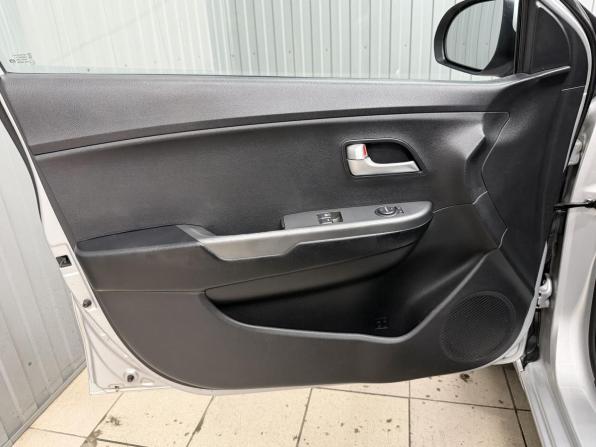 Kia Rio III Рестайлинг с пробегом 2016 года, цена 1 027 000 рублей, 165344 км, седан, Автокод Объявления