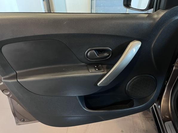 Renault Sandero II Рестайлинг с пробегом 2019 года, цена 1 060 000 рублей, 95545 км, хэтчбек, Автокод Объявления