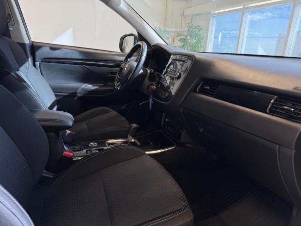 Mitsubishi Outlander III Рестайлинг 2 с пробегом 2018 года, цена 1 975 000 рублей, 97526 км, внедорожник, Автокод Объявления