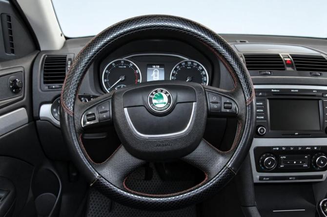 Skoda Octavia II (A5) Рестайлинг с пробегом 2013 года, цена 819 000 рублей, 320000 км, лифтбек, Автокод Объявления