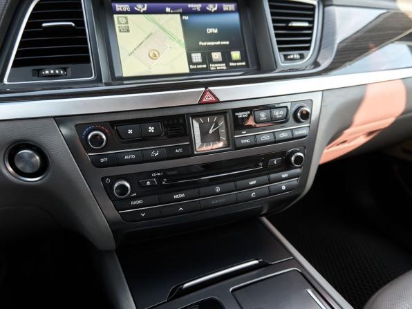 Hyundai Genesis II с пробегом 2015 года, цена 1 520 000 рублей, 205229 км, седан, Автокод Объявления