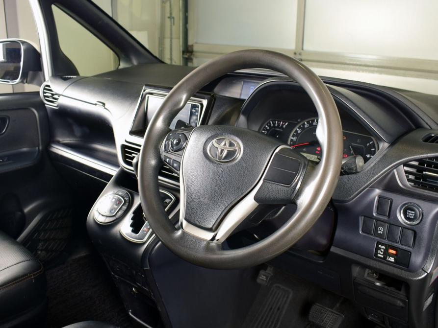 Toyota Voxy III (R80) Кемерово  - изображение 6