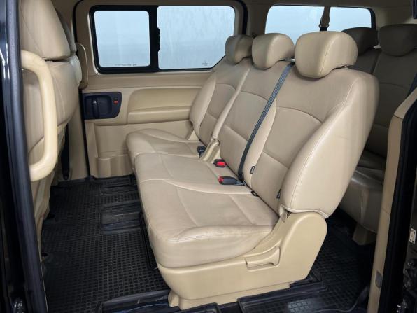 Hyundai H-1 II Рестайлинг с пробегом 2016 года, цена 2 615 900 рублей, 94604 км, минивэн, Автокод Объявления