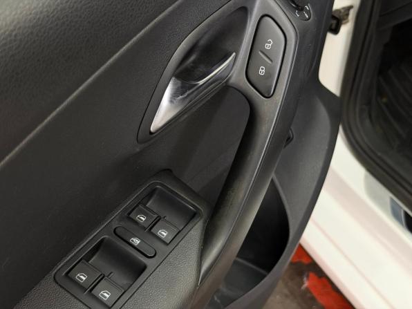 Volkswagen Polo V Рестайлинг с пробегом 2017 года, цена 1 085 300 рублей, 106616 км, седан, Автокод Объявления