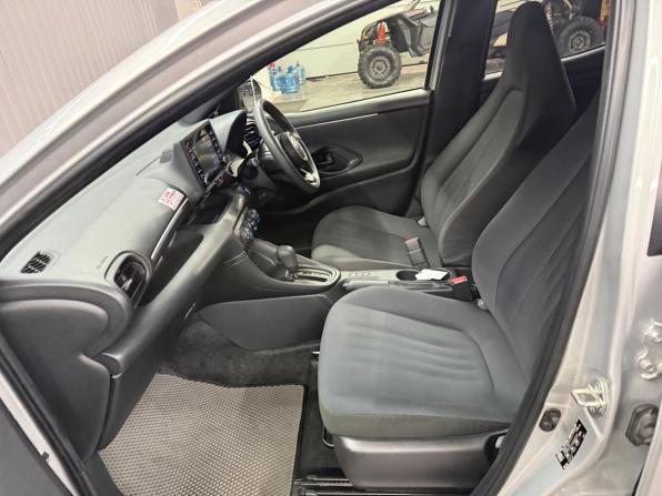 Toyota Yaris IV с пробегом 2021 года, цена 1 297 000 рублей, 77147 км, хэтчбек, Автокод Объявления