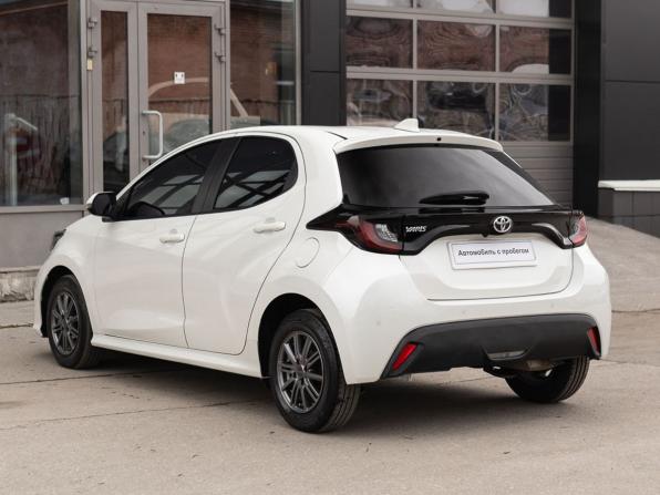 Toyota Yaris IV с пробегом 2020 года, цена 1 210 000 рублей, 105296 км, хэтчбек, Автокод Объявления