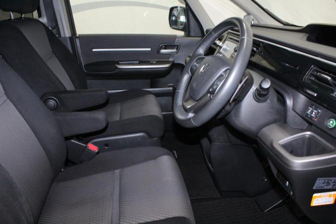 Honda Stepwgn V с пробегом 2016 года, цена 1 679 000 рублей, 171123 км, минивэн, Автокод Объявления