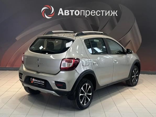 Renault Sandero II с пробегом 2016 года, цена 970 000 рублей, 69000 км, хэтчбек, Автокод Объявления