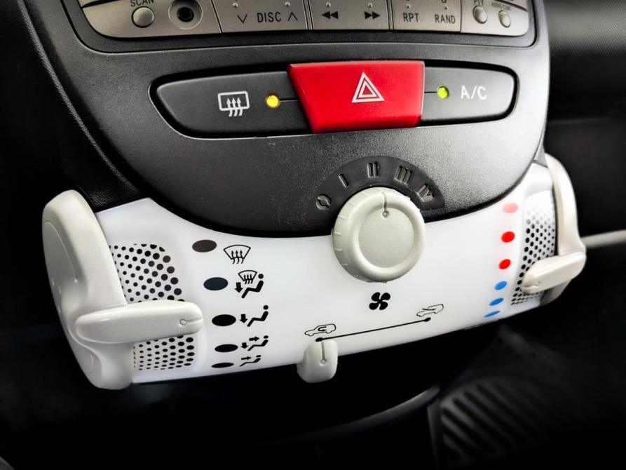 Peugeot 107 I Рестайлинг 2 Москва  - изображение 26
