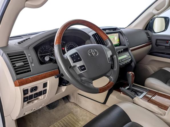 Toyota Land Cruiser 200 Series Рестайлинг 1 с пробегом 2012 года, цена 4 315 000 рублей, 129010 км, внедорожник, Автокод Объявления