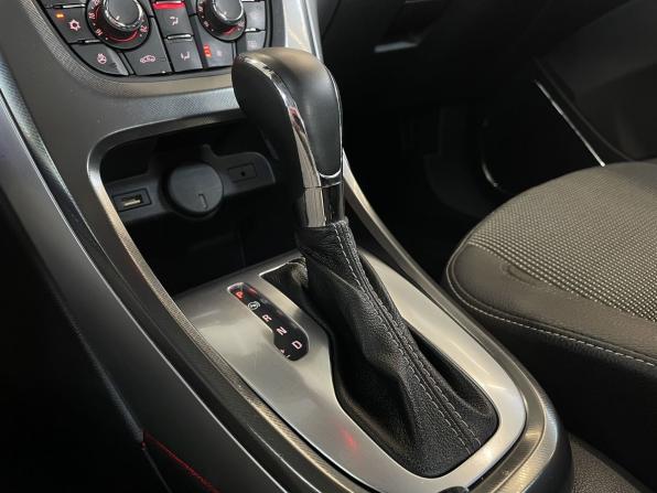 Opel Astra J с пробегом 2012 года, цена 890 000 рублей, 147141 км, хэтчбек, Автокод Объявления