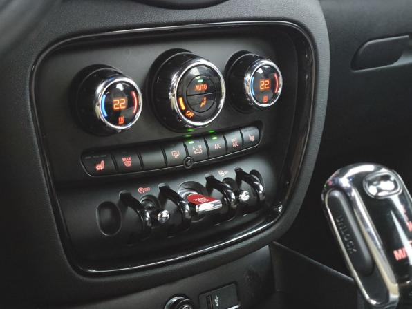 Mini Clubman II Рестайлинг с пробегом 2019 года, цена 1 970 000 рублей, 142185 км, универсал, Автокод Объявления