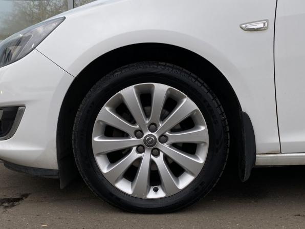 Opel Astra J Рестайлинг с пробегом 2013 года, цена 899 000 рублей, 144330 км, седан, Автокод Объявления