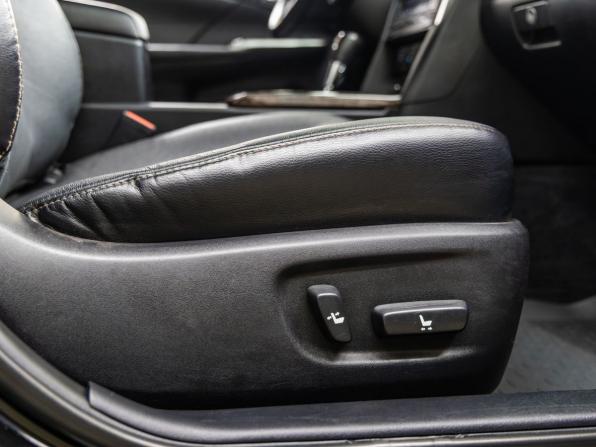 Toyota Camry VII (XV50) Рестайлинг с пробегом 2015 года, цена 2 438 000 рублей, 140938 км, седан, Автокод Объявления