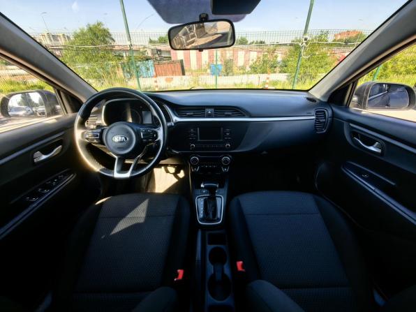 Kia Rio IV Рестайлинг с пробегом 2021 года, цена 989 000 рублей, 265500 км, седан, Автокод Объявления